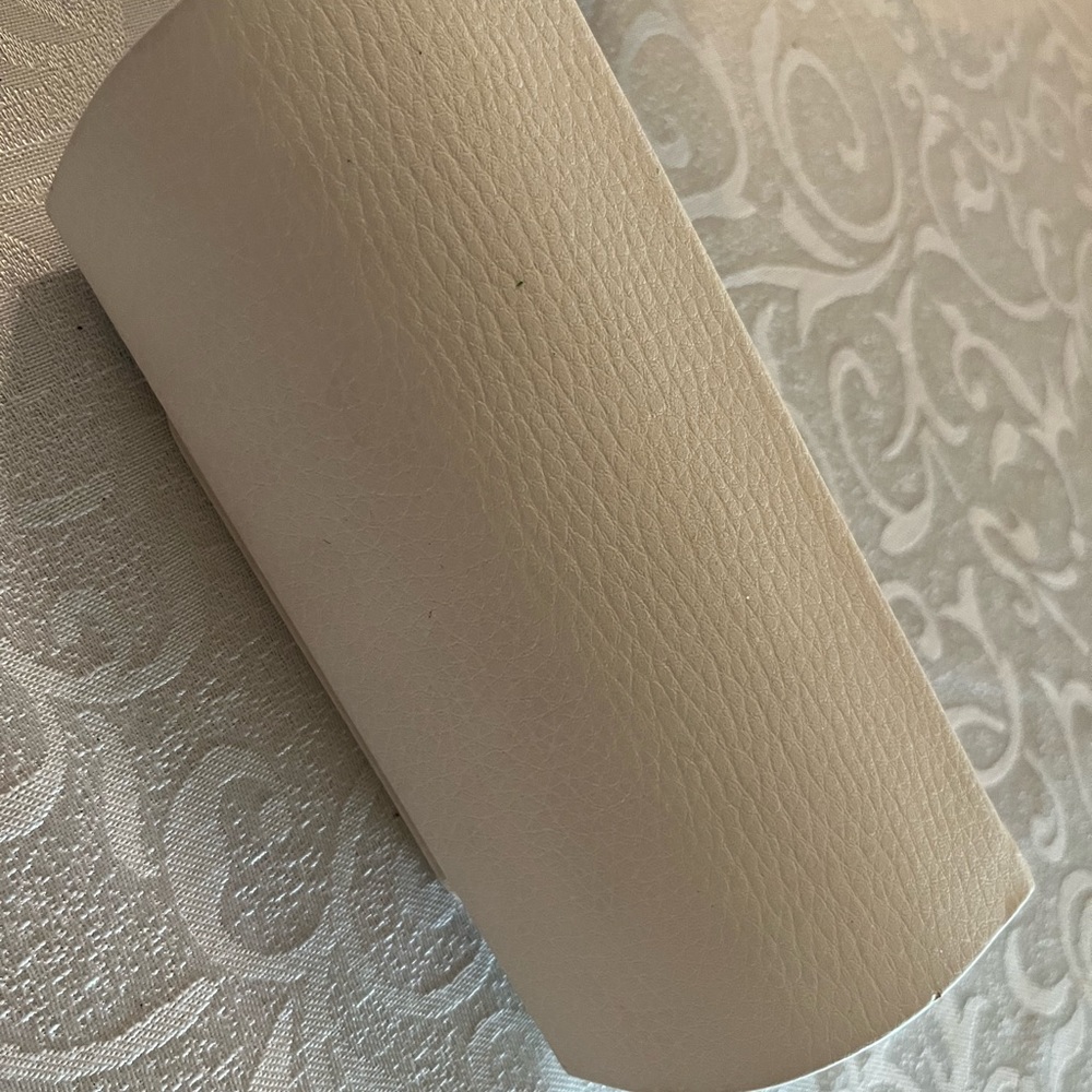 Michael Kors  Sunglasses White Case - Picture 4 of 4